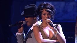 Rihanna-feat.-Ne-Yo-Umbrella-hate-that-i-love-you-live-american-music-awards-2007